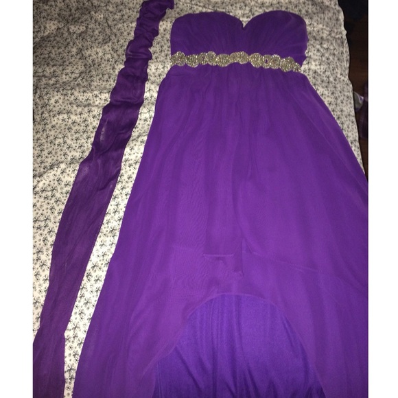 An elegant violet high-low hem dress w/ scarf. - Picture 1 of 1